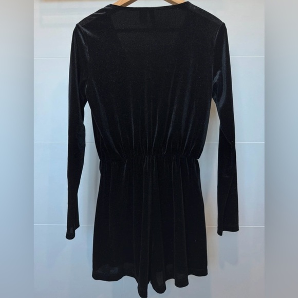 H&M Divided Black Velvet Long Sleeve Romper | Size 6 - Picture 5 of 7